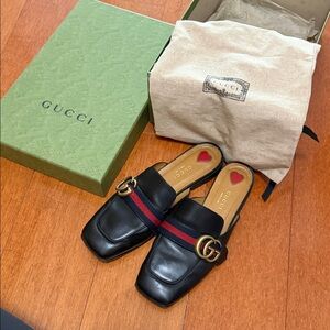 [Gucci] Black Leather Loafers